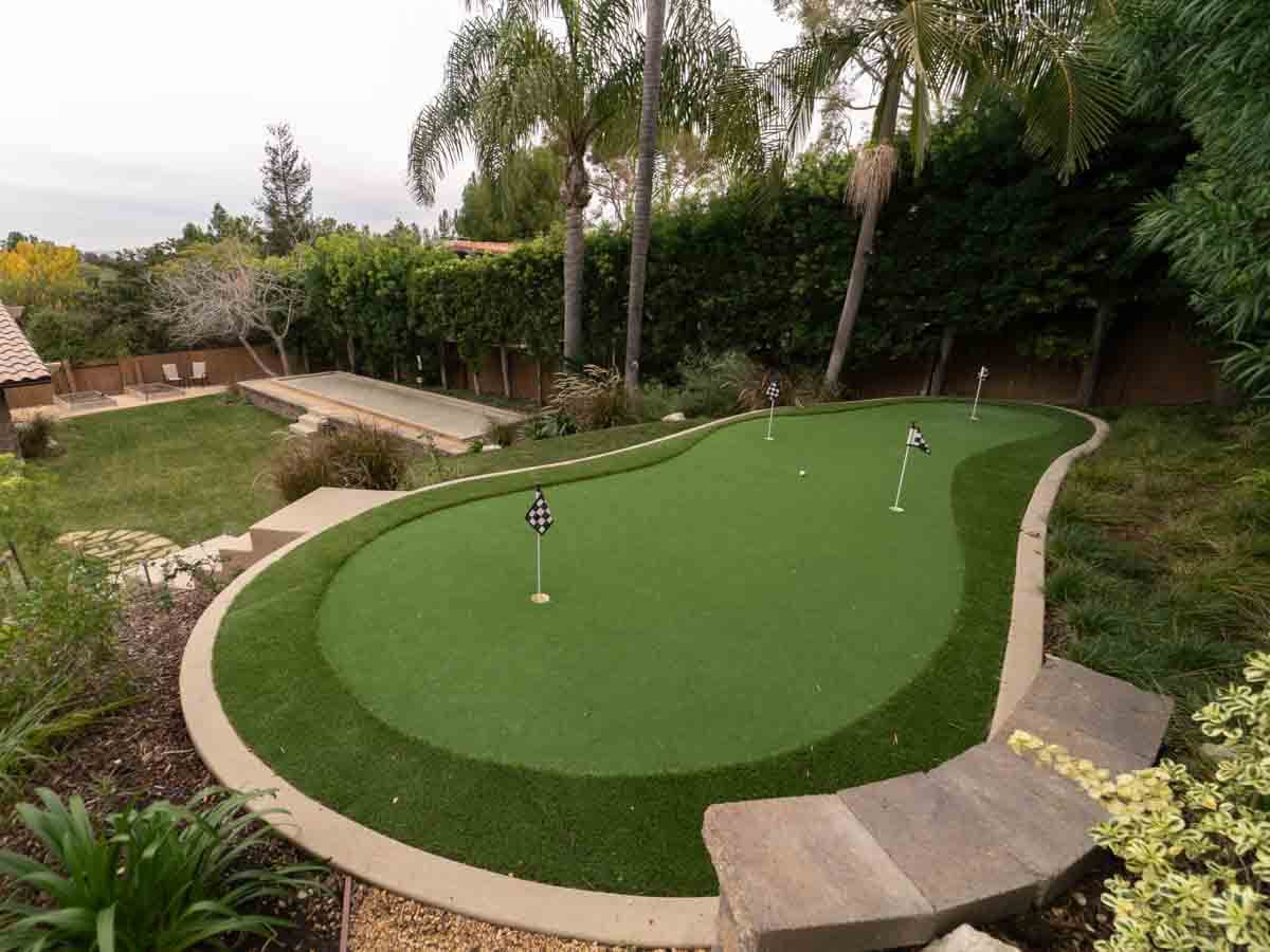 Contoured backyard putting green